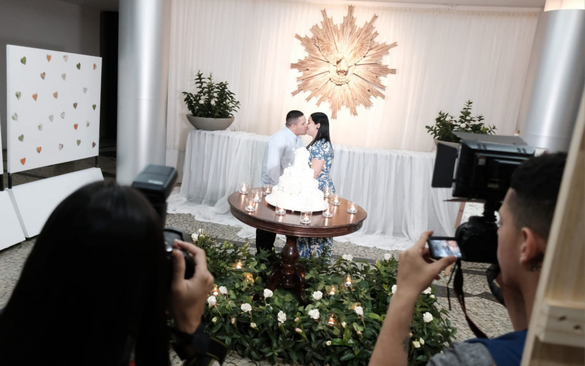 Juízes realizam casamento comunitário na Igreja da Catedral Metropolitana - Pedro Ivo/Agência O DIA