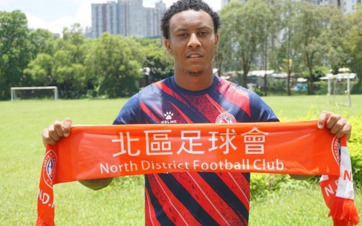 Weverton Rangel, 20 anos, mais conhecido como Pitbull, assina contrato com clube North District, da China