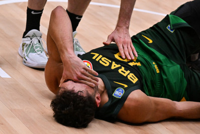 Raulzinho sofre lesão grave e está fora da Copa do Mundo de basquete