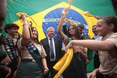 Prefeito participa da cerimônia do Dia do Soldado