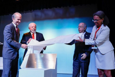 Lula homenageia diplomata responsável pelo reconhecimento da independência de Angola pelo Brasil