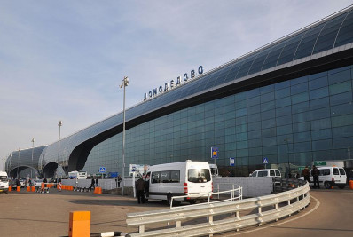 Aeroportos de Moscou suspendem voos após novo ataque de drones