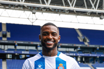 Ex-lateral do Flamengo é anunciado como novo reforço de clube espanhol