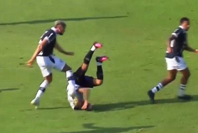 Vídeo! Jogador chuta a cabeça de rival caído no chão em jogo da Série C