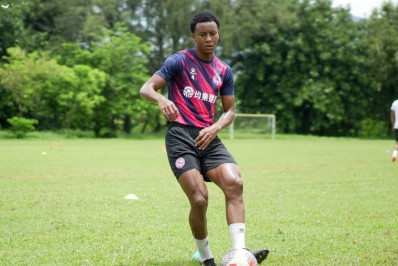 Jogador angrense Weverton Pitbull está no futebol chinês