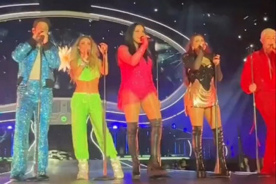 Após 15 anos, RBD retorna aos palcos e leva fãs à loucura