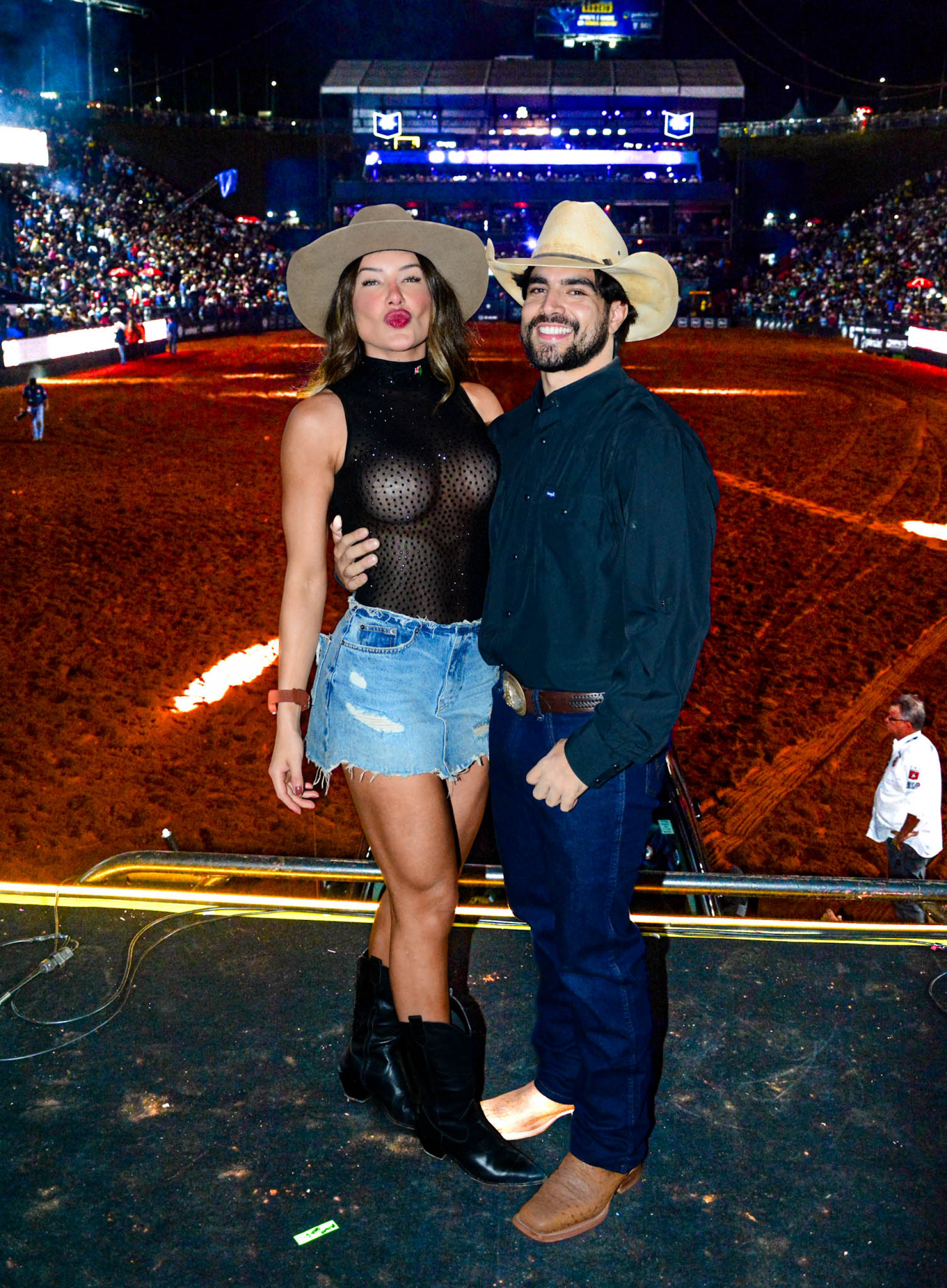 Caio Castro e Daiane de Paula curtem festa do peão de Barretos - Webert Belicio / Agnews  