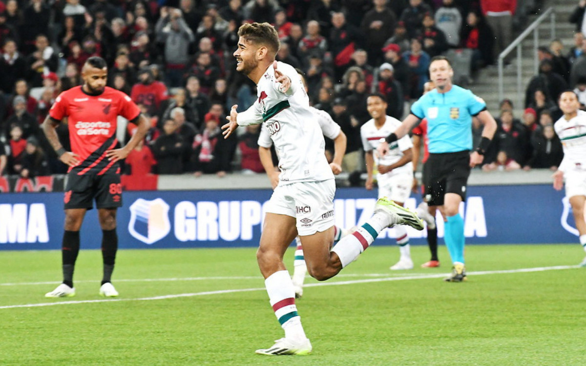 João Neto marcou o primeiro gol pelos profissionais do Fluminense, contra o Athletico-PR