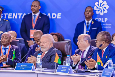 Lula cumpre último dia de agenda na África com conferência em São Tomé