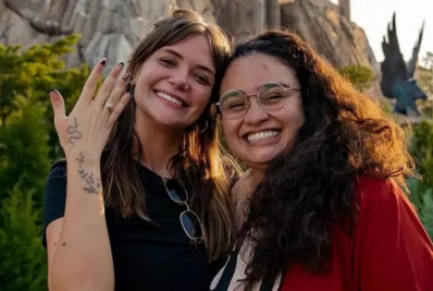 Cantora pede ex-BBB em casamento