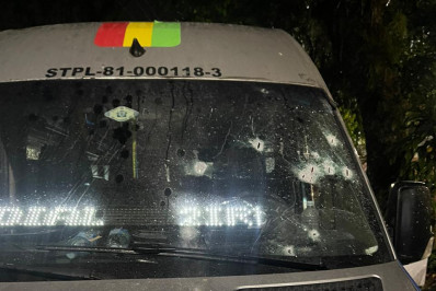 Vans de transporte são alvos de ataque a tiros em Jacarepaguá