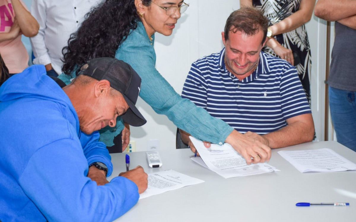 Prefeito recebeu concursados na sétima chamada de 2023 - Divulgação