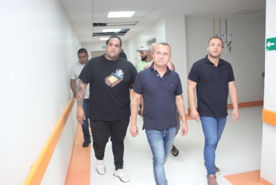 Prefeito fiscaliza unidades de saúde que receberão reformas em Belford Roxo