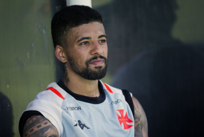 Paulinho recebe mensagens de apoio de jogadores do Vasco; confira