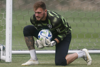 Lucas Perri é ausência em treino do Botafogo pelo segundo dia seguido