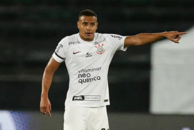 Zagueiro do Corinthians é liberado para viajar e assinar com clube inglês