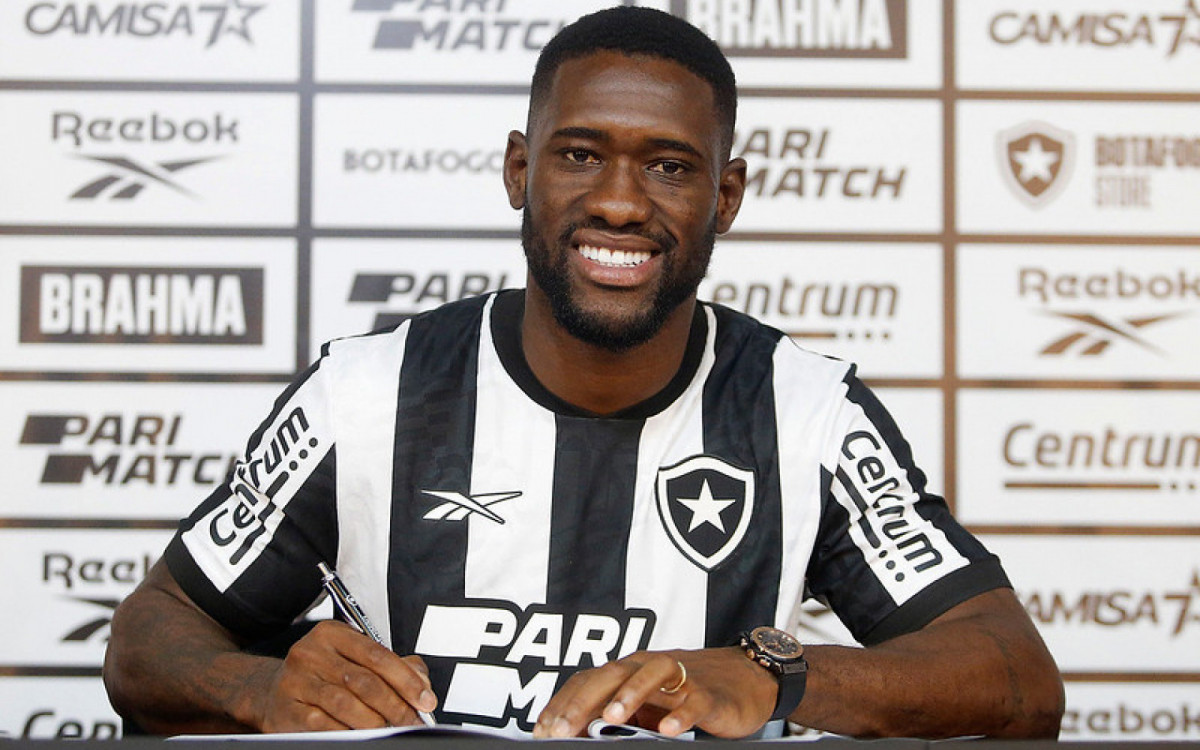 Zagueiro angolano Bastos é o novo reforço do Botafogo