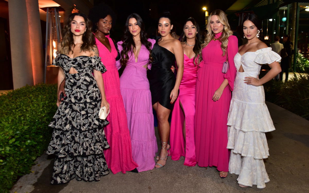 Reunião de ex-BBBs no desfile