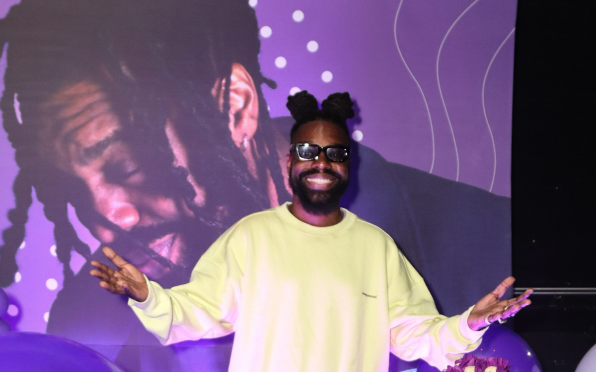 Vinicius Feyj&atilde;o&nbsp;celebrou seu anivers&aacute;rio de 39 anos em um bar na Zona Sul do Rio, nesta&nbsp;segunda-feira