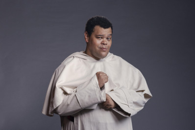 Ator Babu Santana celebra representatividade negra em 'Amor Perfeito'