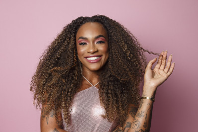 Patrícia Ramos realiza sonho e lança o Podcast 'Fala Comigo, Terra' no Youtube