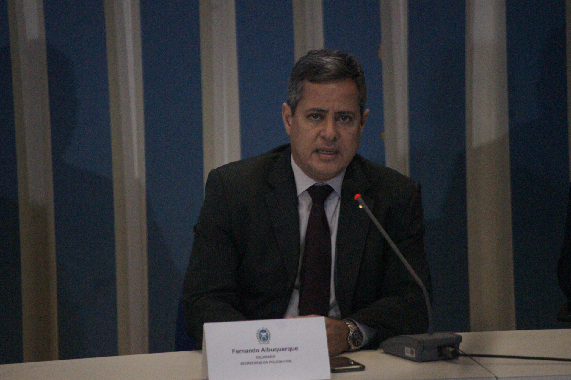 O secret&aacute;rio de Estado de Pol&iacute;cia Civil, o delegado Fernando Albuquerque, explicou detalhes da investiga&ccedil;&atilde;o sobre a paralisa&ccedil;&atilde;o da ETA do Guandu - Bruno Kaiuca/Ag&ecirc;ncia O Dia