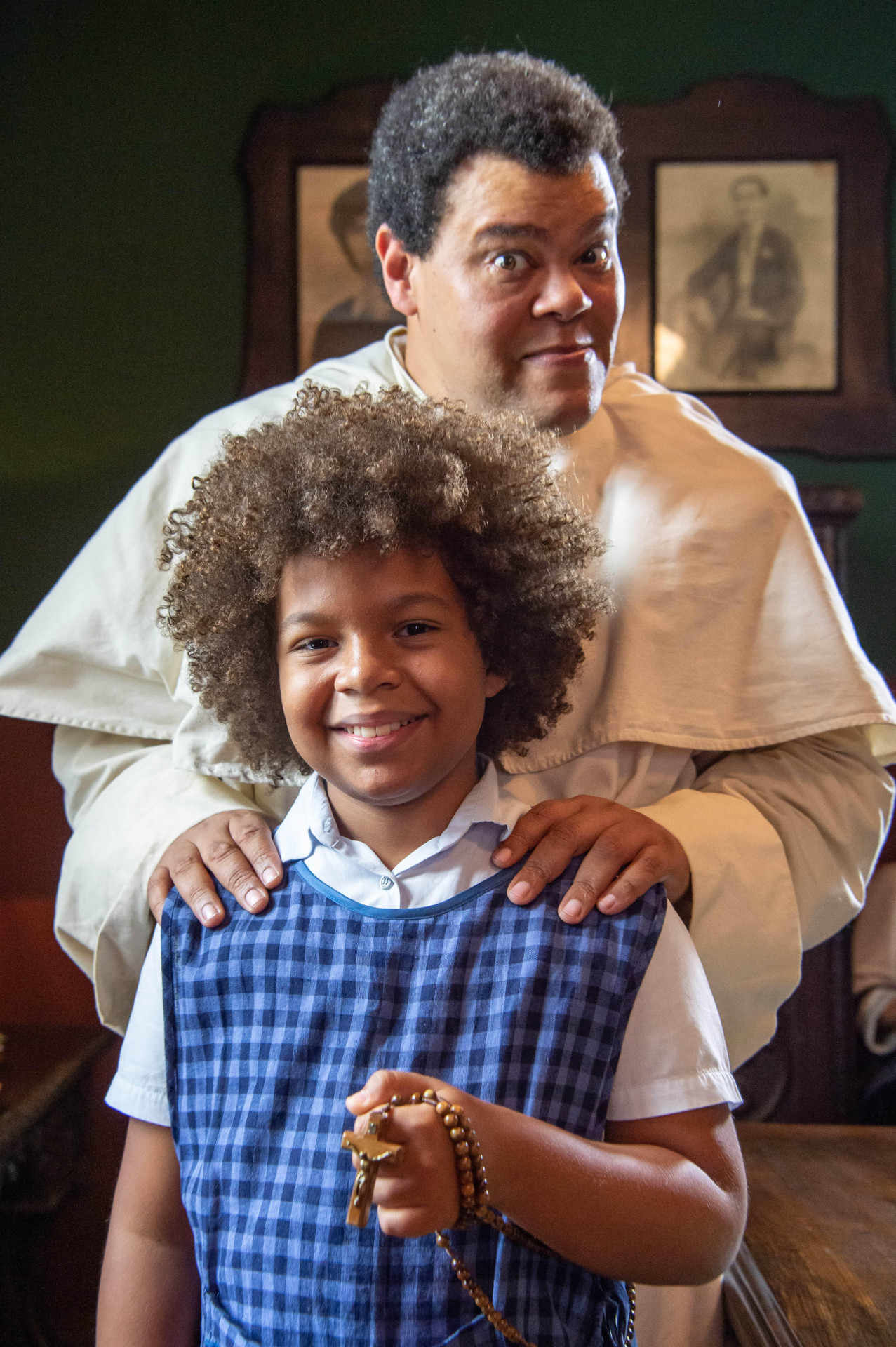 Marcelino (Levi Asaf) e frei Severo (Babu Santana) na novela das seis - Estevam Avellar / TV Globo