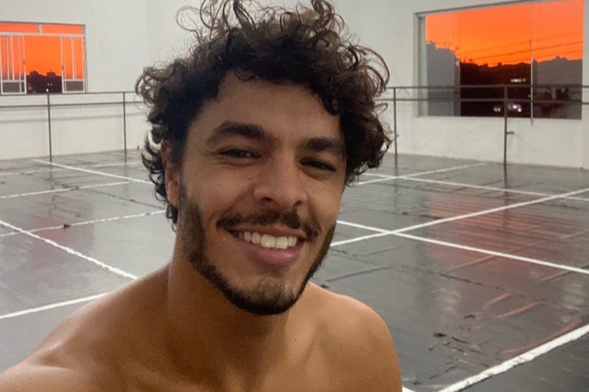 O ator Matheus Abreu foi hospitalizado após sofrer um atropelamento enquanto andava de moto, em Minas Gerais - Reprodução/Instagram