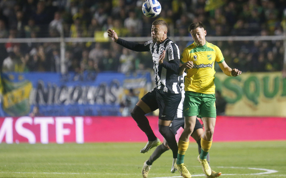 Lucas Fernandes, Defensa y Justicia ARG x Botafogo pela Copa Sul-americana no Estádio Florencio Sola. Na noite desta quarta-feira (30).