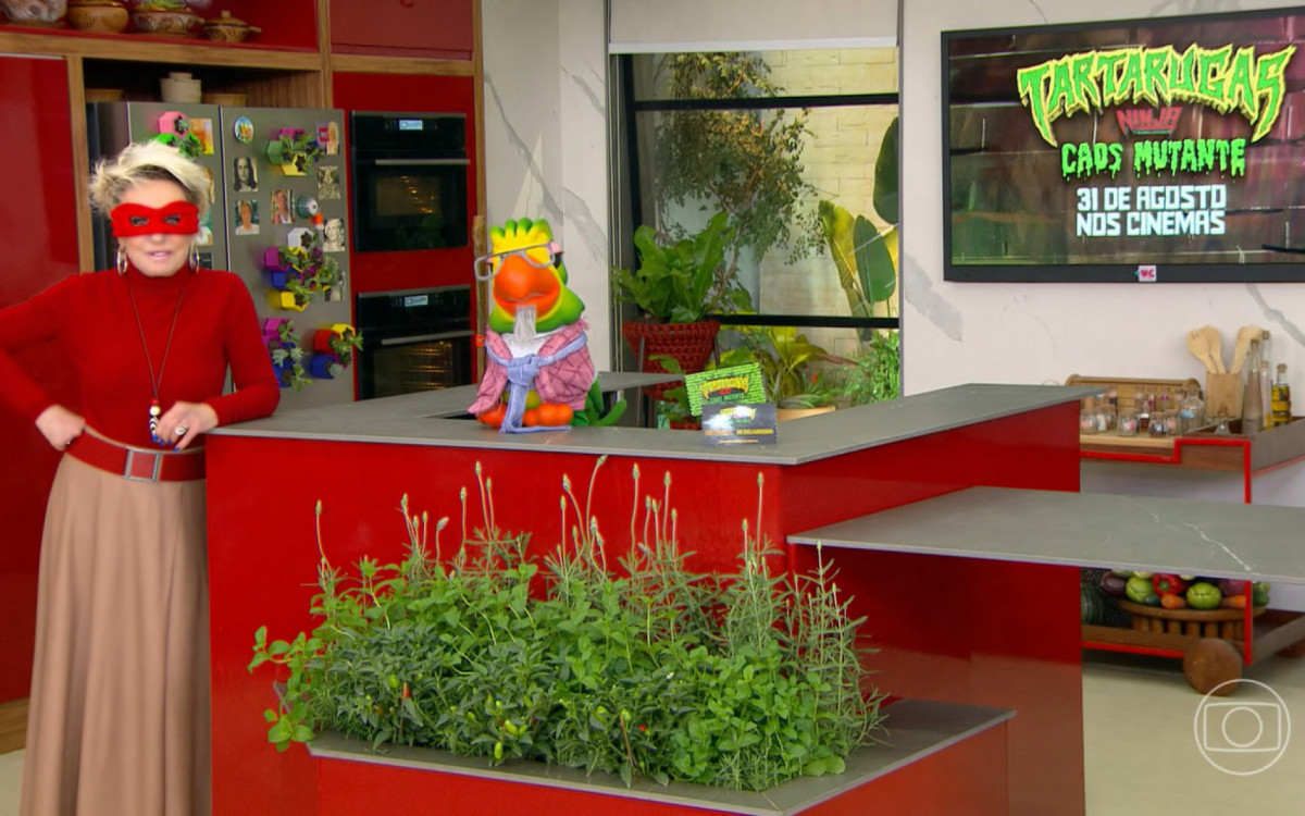 Ana Maria Braga e Louro Man&eacute; se fantasiam para divulgar a estreia de 'As Tartarugas Ninja: Caos Mutante'