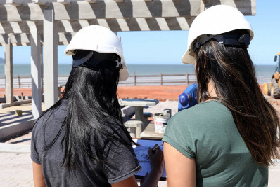 Obras de revitalização da orla e reforma do Centro de Convenções avançam em Macaé