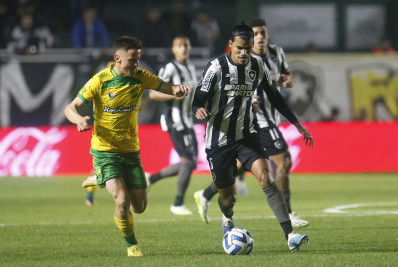 Com time misto, Botafogo está escalado para enfrentar o Defensa y Justicia
