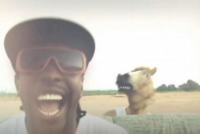 Autor de funk usado em peça polêmica questiona escolha de grupo por letra adulta: 'existe versão infantil'