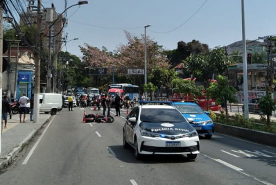 Duas pessoas ficam feridas em acidente com moto em Niterói