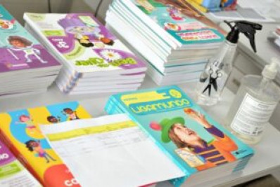 Governo inclui conselhos escolares na política sobre material didático