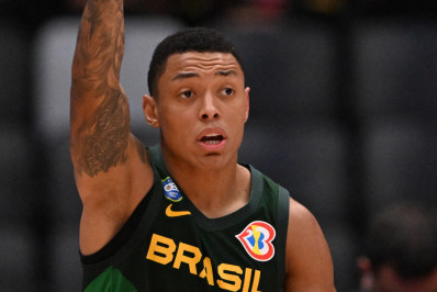 Brasil vence e avança para grupo difícil na Copa do Mundo de basquete