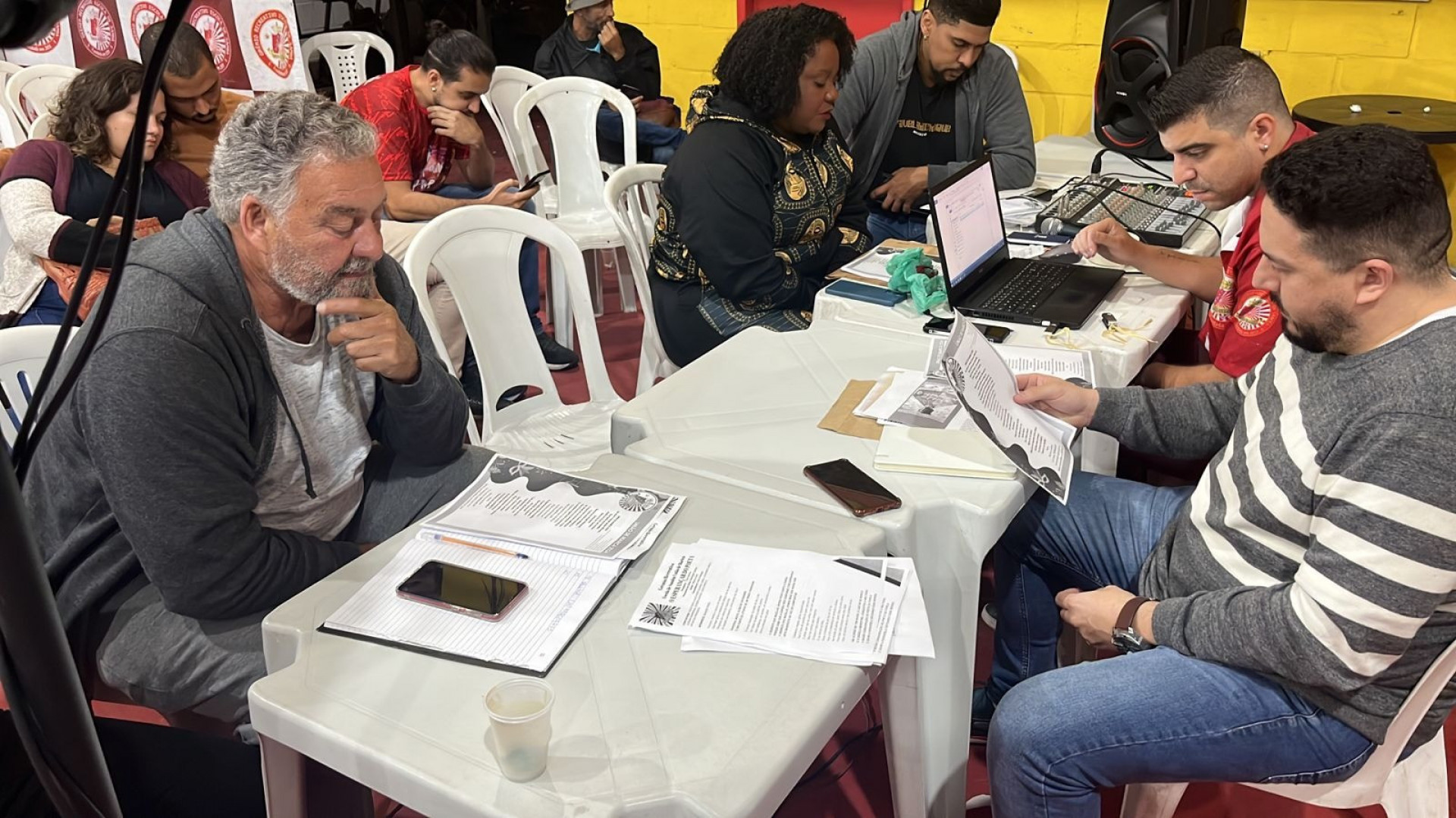 Uni&atilde;o de Maric&aacute; re&uacute;ne sambas concorrentes para Carnaval 2024 - Divulga&ccedil;&atilde;o