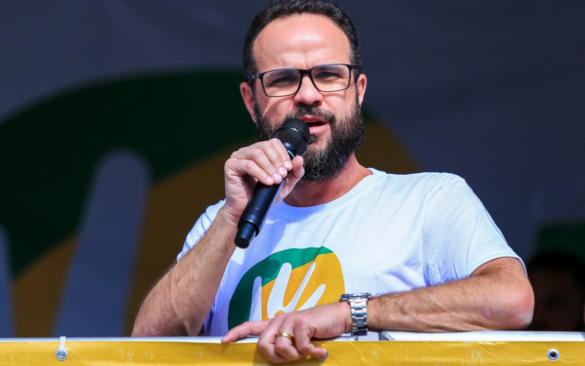 O secretário de Educação, Denis Macedo, destacou que o desfile é Um dia que toda a comunidade escolar mostra o trabalho realizado na sala de aula