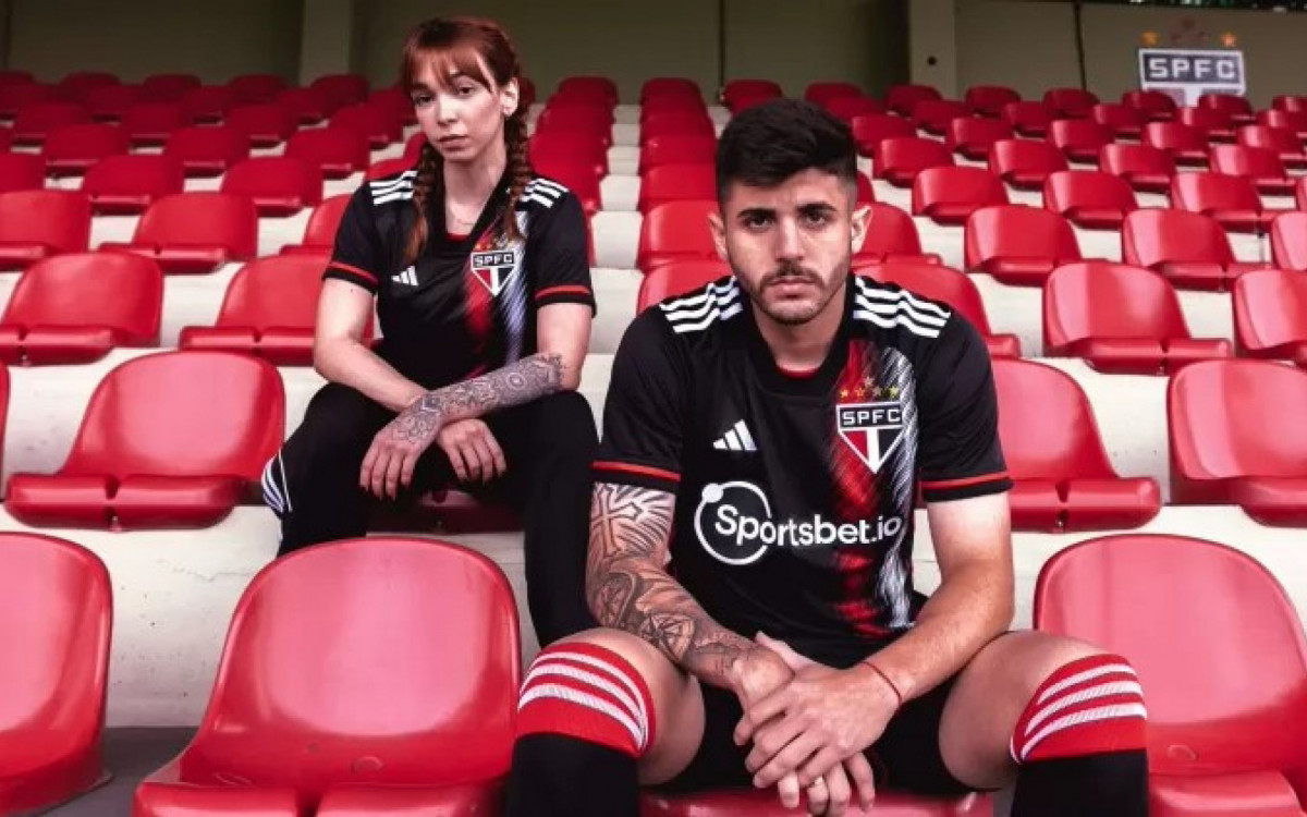 S&atilde;o Paulo lan&ccedil;a nova camisa tr&ecirc;s para a temporada