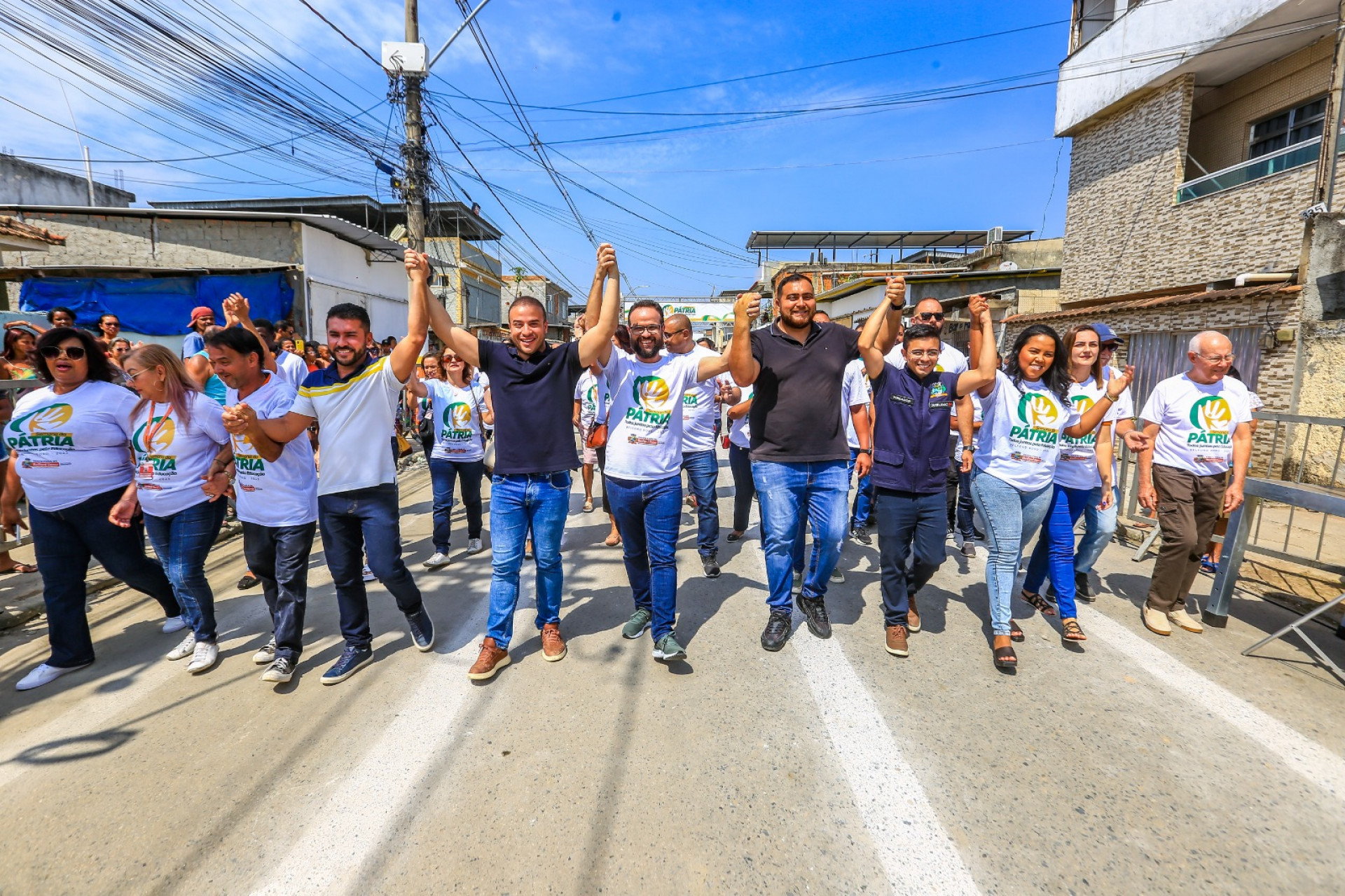 Secret&aacute;rios, vereadores e representantes da Educa&ccedil;&atilde;o desfilaram encerrando o desfile - Rafael Barreto/PMBR