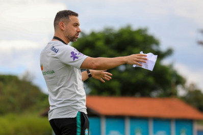 Ex-técnico da seleção brasileira feminina sub-20 revela surpresa por demissão e diz: 'Não me deram explicação'