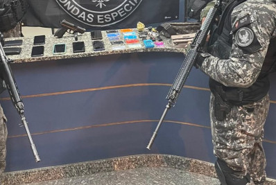 PM prende dois homens com celulares, cartões e chaves de carro roubados na Zona Oeste