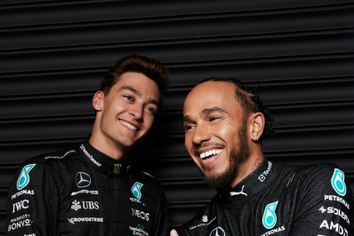 Lewis Hamilton renova com a Mercedes e fica perto de mais um recorde
