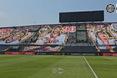 Vídeo: torcedores do Olimpia preparam mosaico para o jogo contra o Fluminense