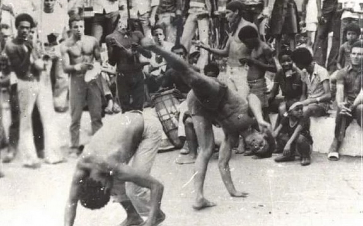 Roda foi fundada por personalisdades como Mestre Russo, Mestre Peixe, Mestre Rogério, Mestre Angolinha, Mestre Jurandir, Mestre Pedrinho, Mestre Brasa, Mestre Velho, Mestre Manoel, Mestre Baba e Mestre Cobra Mansa e Mestre Cobra Mansa