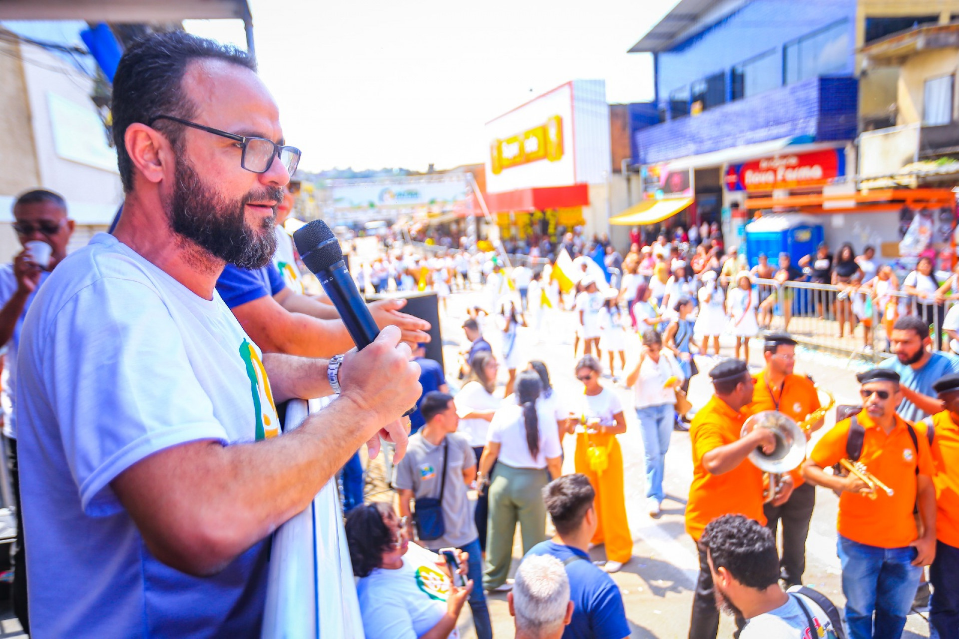 O secret&aacute;rio de Educa&ccedil;&atilde;o, Denis Macedo, destacou que diversas unidades foram inauguradas e reformadas - Rafael Barreto/PMBR