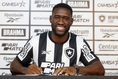 Bastos é regularizado, mas ainda terá que esperar para fazer estreia pelo Botafogo