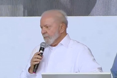 'Não podemos ter medo de emprestar dinheiro para pobre', diz Lula