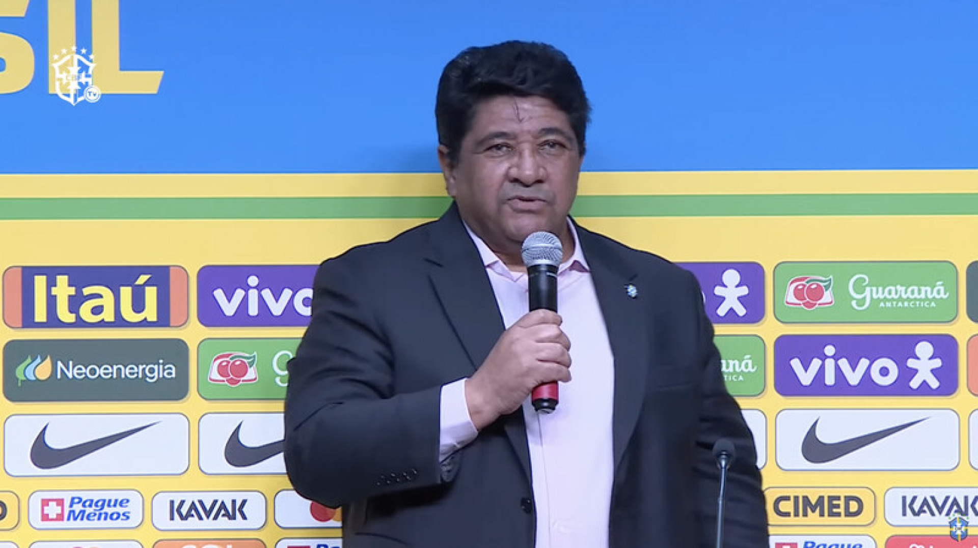 Arthur Elias anuncia convocação da Seleção Brasileira Feminina