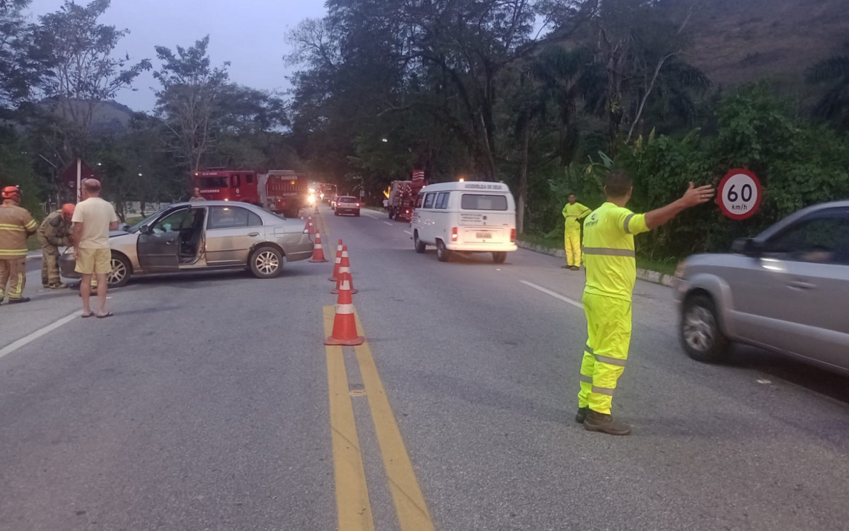 Após atendimento das vítimas o trânsito foi liberado, sendo controlado pela equipe da CCR Rio SP